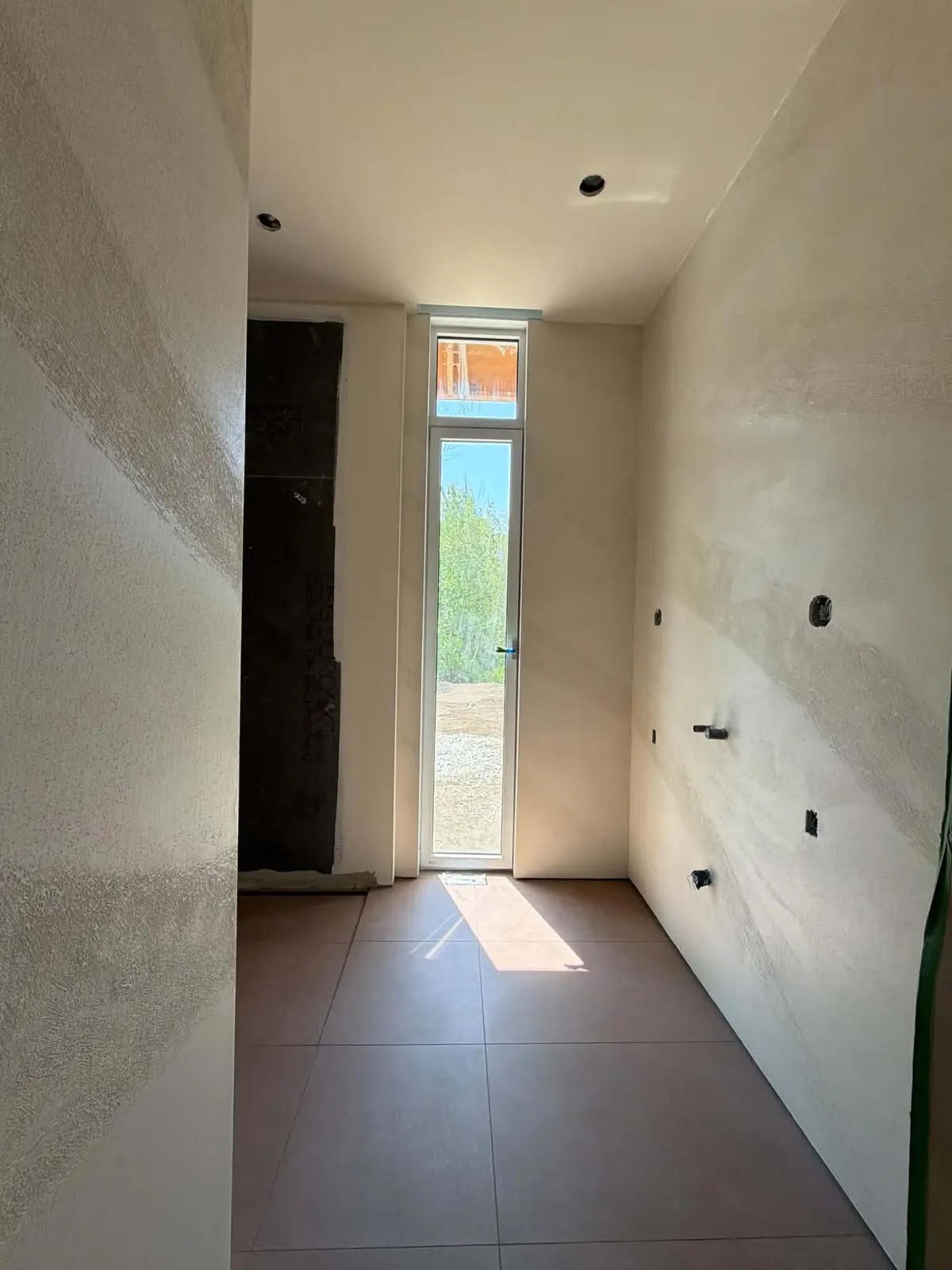 Corridor après l'application du micro-ciment